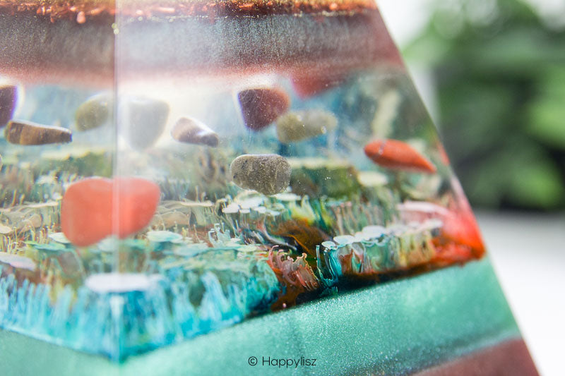 Russian Orgonite Pyramid - Tiger's Eye, Red Jasper & Labradorite - Close-Up 03